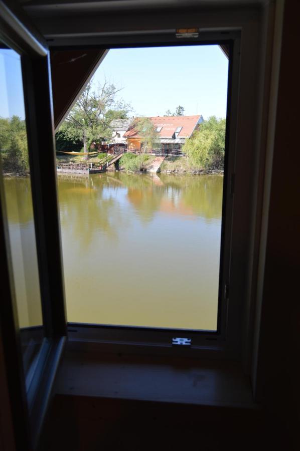 Intertranscoop Lake House Vamosszabadi Luaran gambar