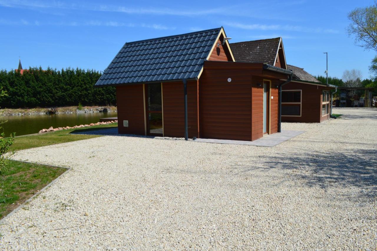 Intertranscoop Lake House Vamosszabadi Luaran gambar