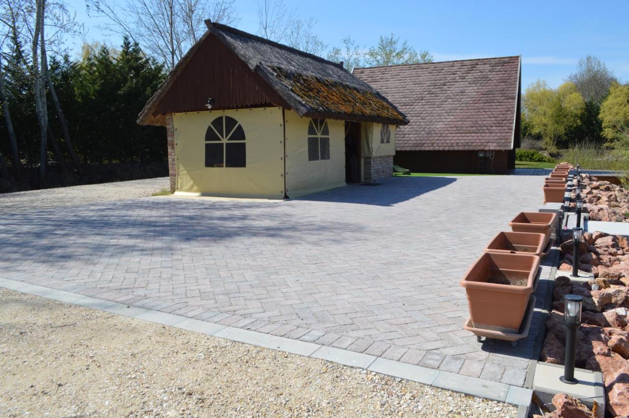 Intertranscoop Lake House Vamosszabadi Luaran gambar