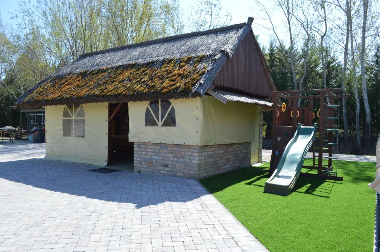 Intertranscoop Lake House Vamosszabadi Luaran gambar